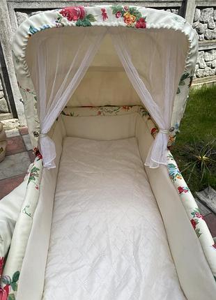 Очень удобная и красивая коляска,все вопросы по необходимости