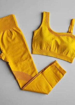 Спортивний костюм з перфорацією без пуш-ап (топ та легінси) жовтого кольору, розмір s