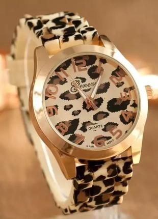 Годинник жіночий гарний дизайн леопард