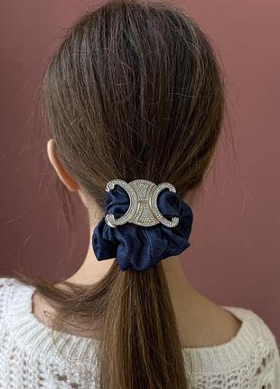Резинка для волос с логотипом синего цвета