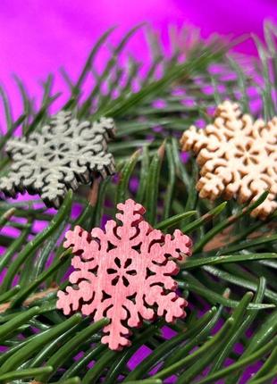 Дерев'яний декор новорічний "сніжинки" 2 см рожевий мікс- 35 шт/уп