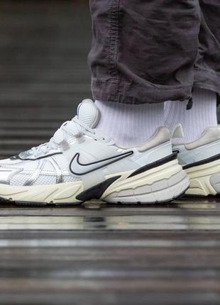 Nike runtekk "summit white metalic silver" 411 фото