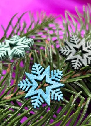 Дерев'яний декор новорічний "сніжинки" 2 см блакитний мікс- 35 шт/уп
