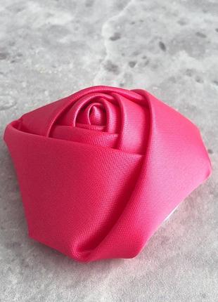 Декоративная атласная роза 4 см - малиновый