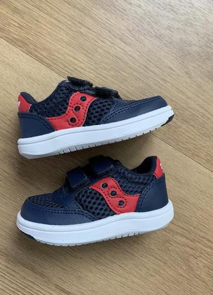 Новi кросiвки saucony р-р 19-20