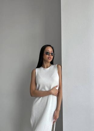 В'язане базове плаття міді з розрізами