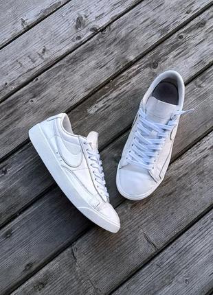 Кросівки nike. шкіряні кросівки. nike blazer low. білі кросівки