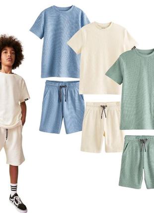 Костюм футболка та шорти