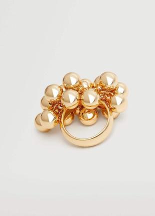 Большое кольцо с рельефом mango под золото с шариками золотыми тренд 2024 женская кольца