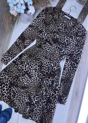 Коротка сукня vila s плаття на запах коротке плаття халат в леопардовий принт з рюшами