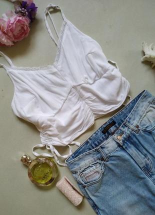 Белый топ с кружевом