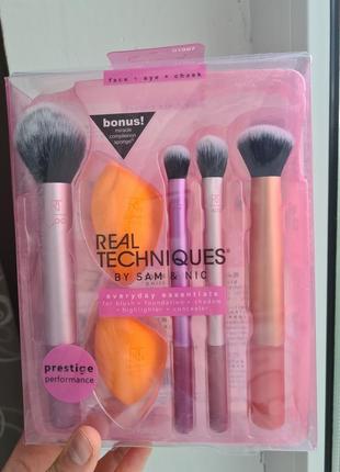 Набір пензлів від real techniques 4 пензлі + 2 спонжи