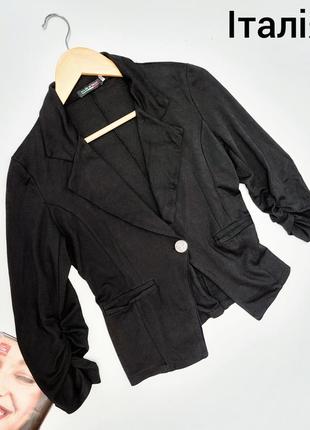 Жіночий чорний м'який піджак на гудзику з середнім рукавом  від італійського  бренду.