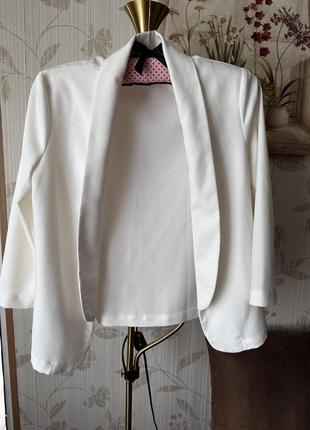 Белый укороченный пиджак размер с