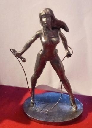 Статуетка фігурка сувенір сплав олова дівчина жінка еротика пр-во україна бдсм плетка