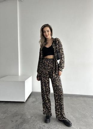 Костюм шелковый