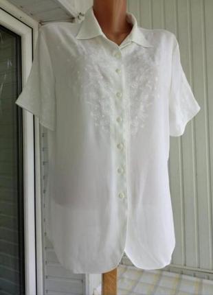 Блуза-сорочка з вишивкою