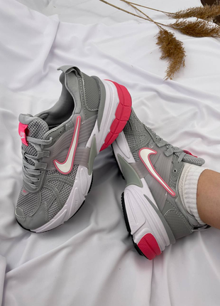 Nike runtekk grey pink