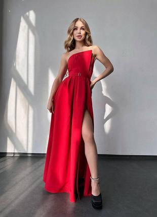 Красное платье макси с разрезом на юбке