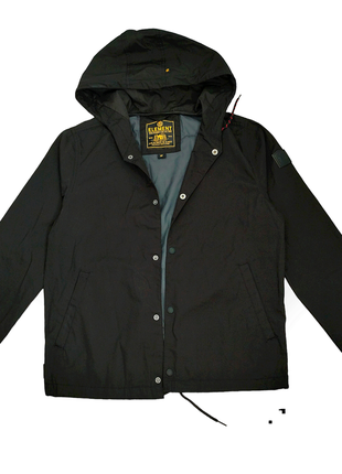 Чёрная куртка с капюшоном брендовая курточка