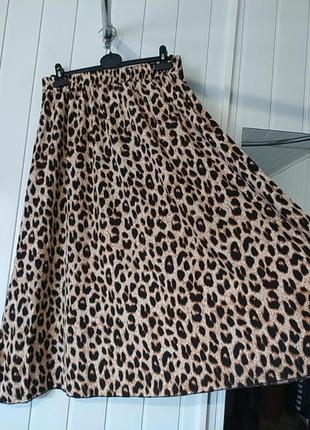 Трендовая леопардовая юбка миди