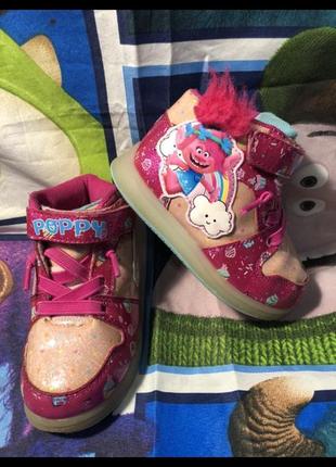 Дитячі кросівки тролі трояндочка trolls poppy світиться під час ходьби різними кольорами