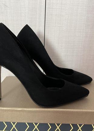 Туфлі чорні жіночі