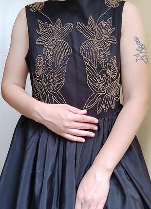 Шикарное чёрное платье с подъюбником вышитое бисером в рок стиле готическом стиле с пышной юбкой
