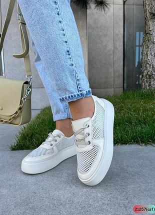 Светлые бежевые кожаные кеды