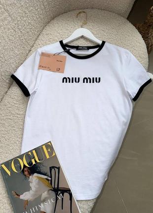 Біла футболка miu miu