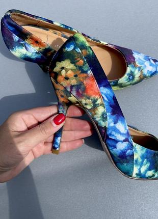 Туфли с цветочным принтом от atmosphere