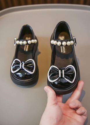 Стильні нарядні туфлі для дівчаток