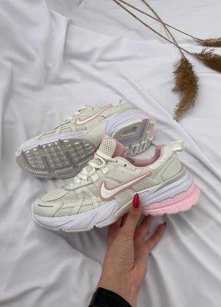 Nike runtekk beige pink