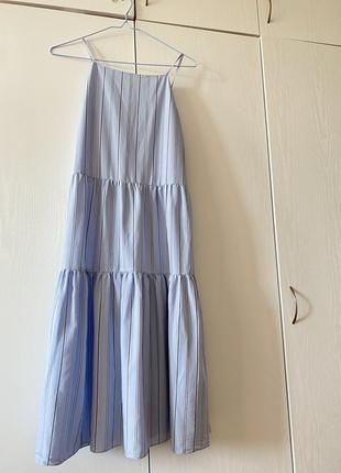 Трендовый миди сарафан голубого цвета в полоску ярусное платье р.xs
