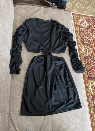 Стильное черное платье с вырезами по талии, платье
