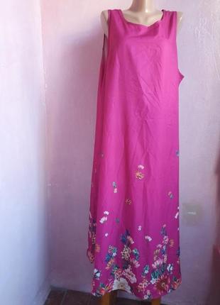 Малиновое платье с цветами
