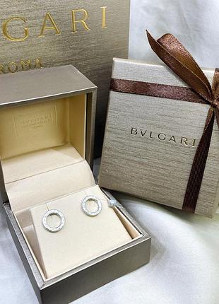 Серебряные серьги булгари bulgari пусетты гвоздики круг с камнями с логотипом надписью кла...