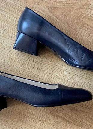 Etienne aigner astoria shoes