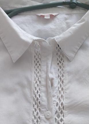 Довга біла сорочка туника