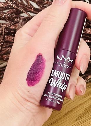 Оригінал рідка матова помада-крем для губ nyx professional makeup smooth whip matte lip cream 11 berry bed sweets