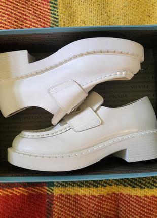 Оригинальные белые лоферы prada✨️
