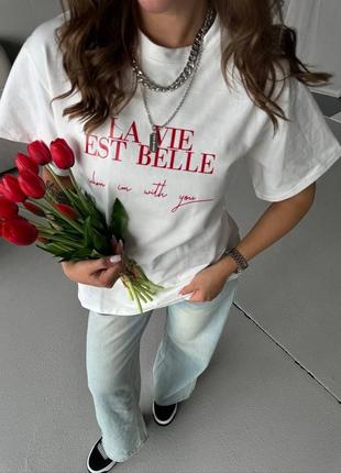 Женская базовая футболка оверсайз с принтом-надписью
