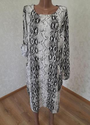 Вільна  пряма зручна сукня в анімалістичний принт  ліоцел італія