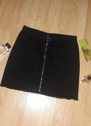 Черная джинсовая юбка с бахромой на молнии