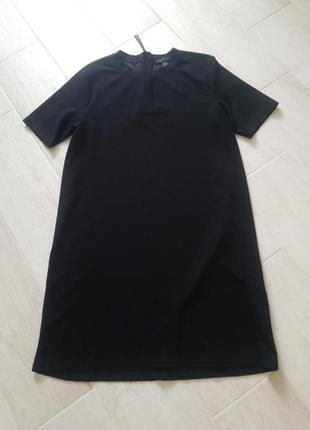 Трендовое маленькое черное платье платье платье.