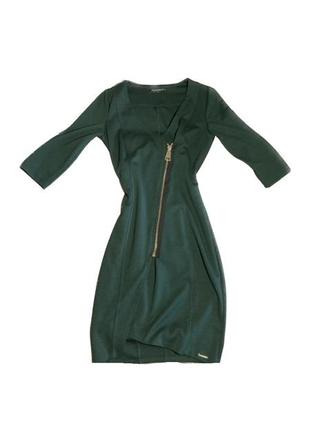 Зеленое платье с застежкой