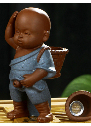 Чайная игрушка сияющий мальчик синий