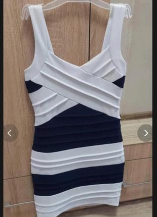 Платье в полоску, утяжка, молния сбоку, размер м