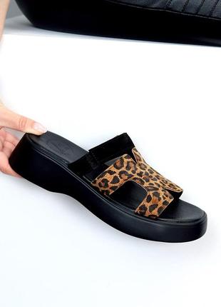 Чорні леопардові жіночі шльопанці шльопки з липучкою на потовщенній підошві з натуральної шкіри шкіряні леопардові шльопанці шльопки під бренд