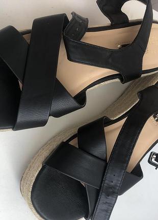 Стильные босоножки